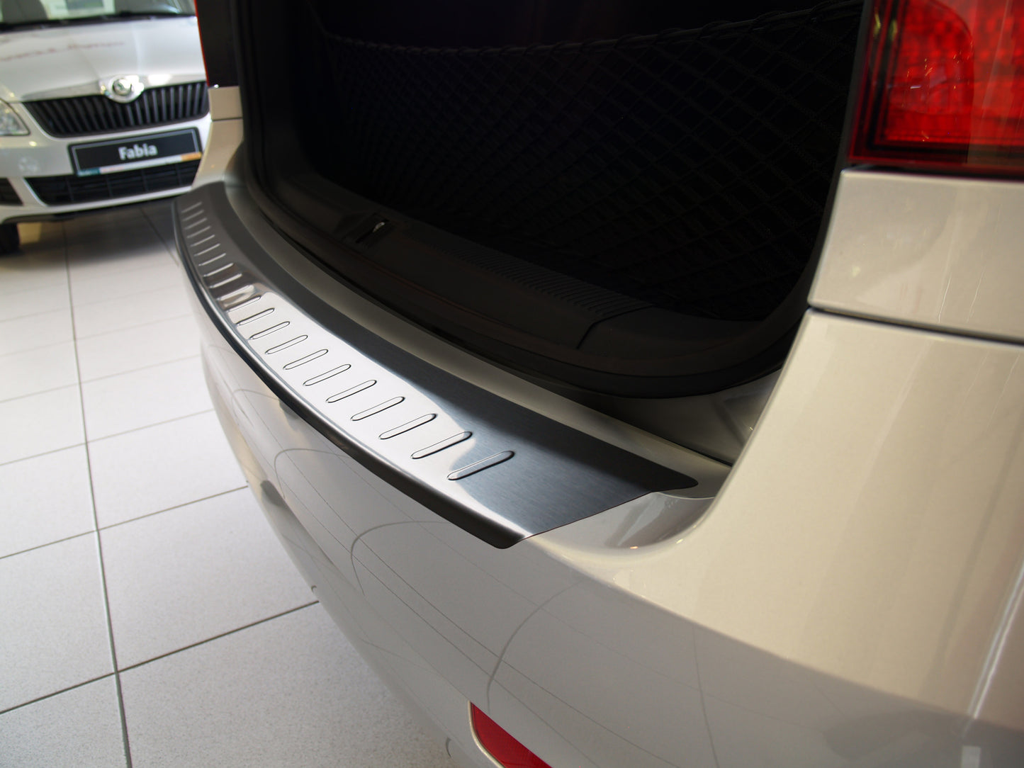 Protector parachoques trasero SKODA OCTAVIA combi 2004-2013-ICCTUNING