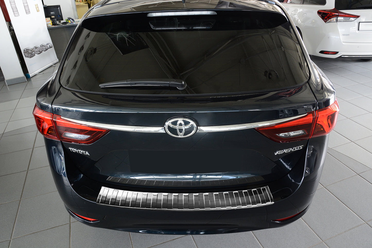 Protector parachoques trasero TOYOTA AVENSIS combi 2015->-ICCTUNING