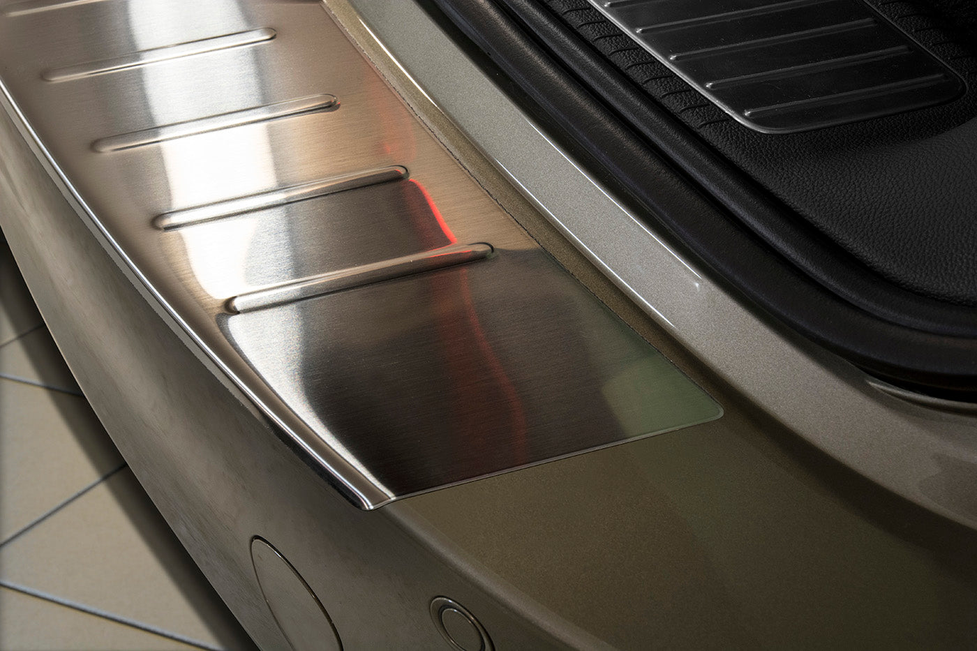 Protector parachoques trasero OPEL INSIGNIA combi 2008-2016-ICCTUNING