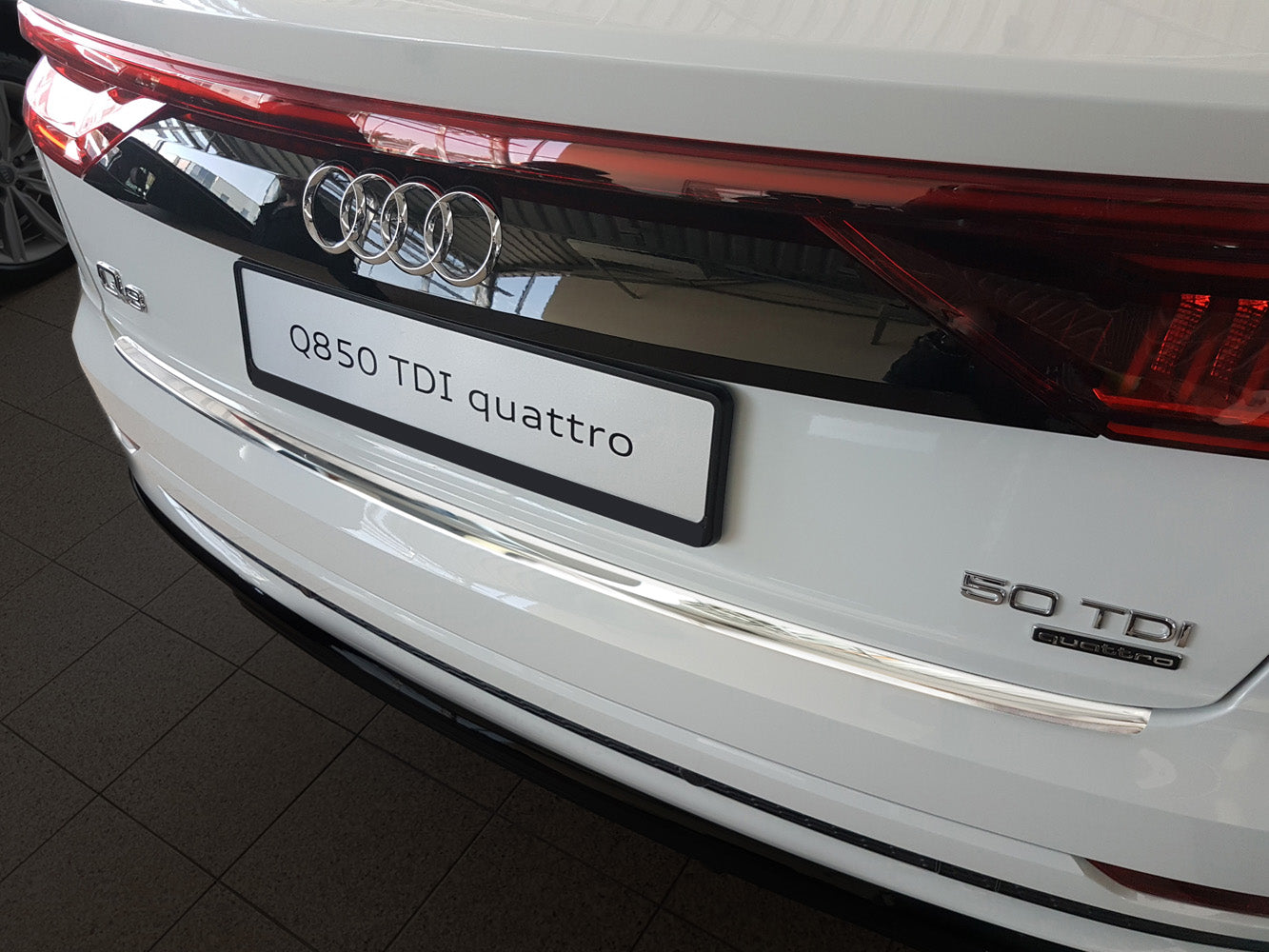 Protector parachoques trasero AUDI Q8 2018 >