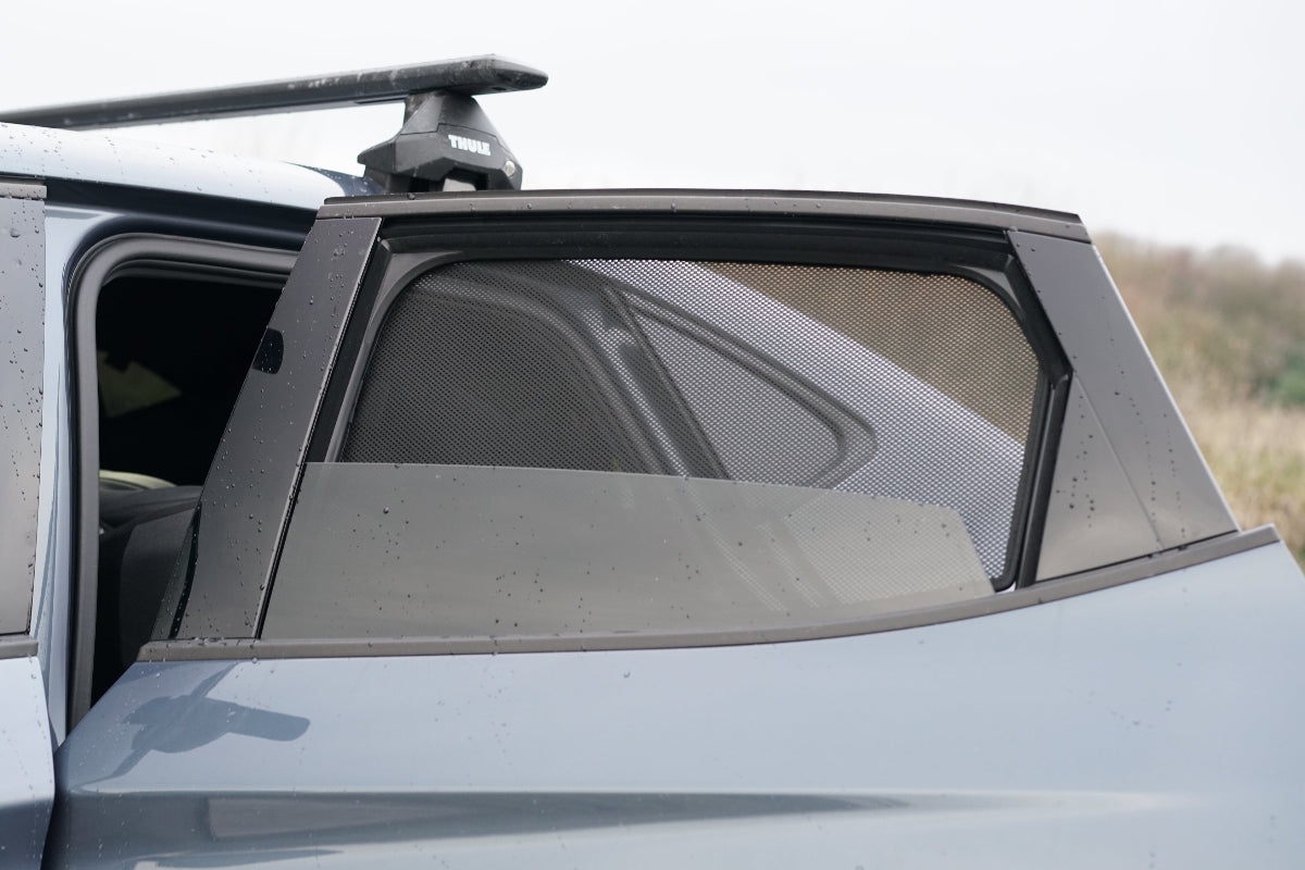 vista ventanilla cupra tavascan con parasoles car shades