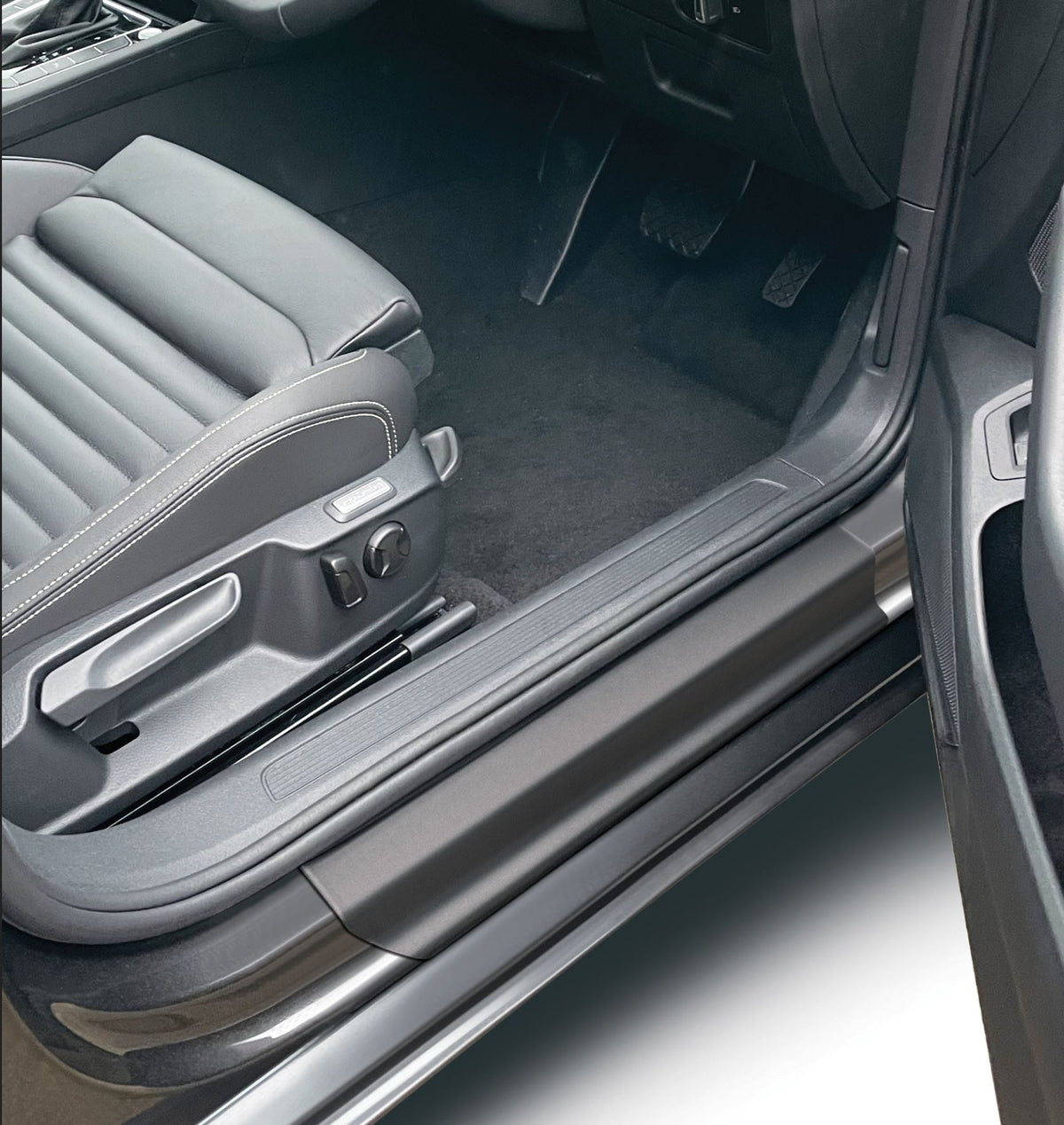 Protector de parachoques trasero VW PASSAT (B8 3C) VARIANT 2019>