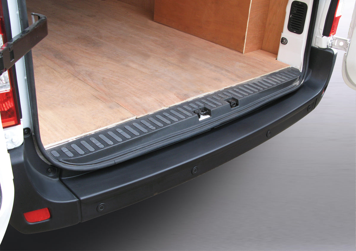Protector de parachoques trasero Opel MOVANO 7.2010>