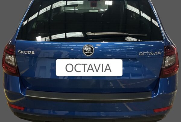 Protector de parachoques trasero Skoda OCTAVIA 5E RANCHERA 2017>