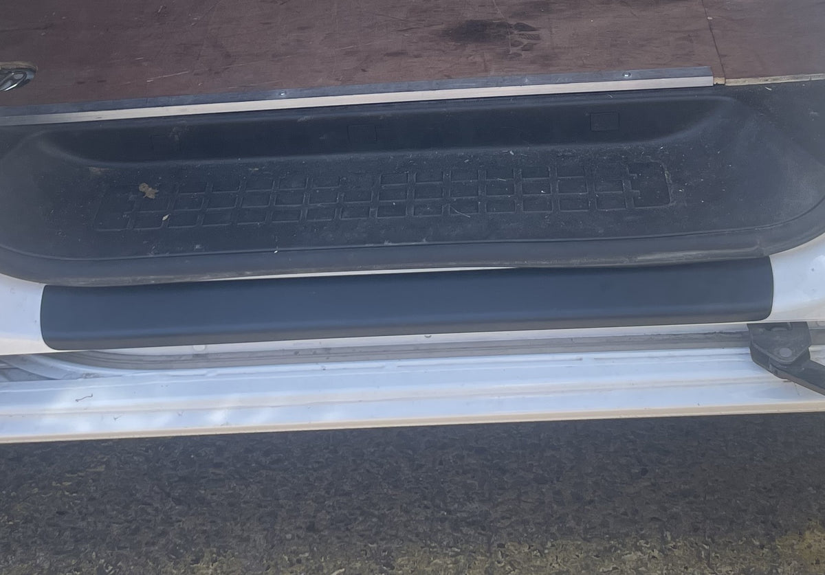 Protector de parachoques trasero Opel VIVARO MK2 6.2014> TEXTURIZADO