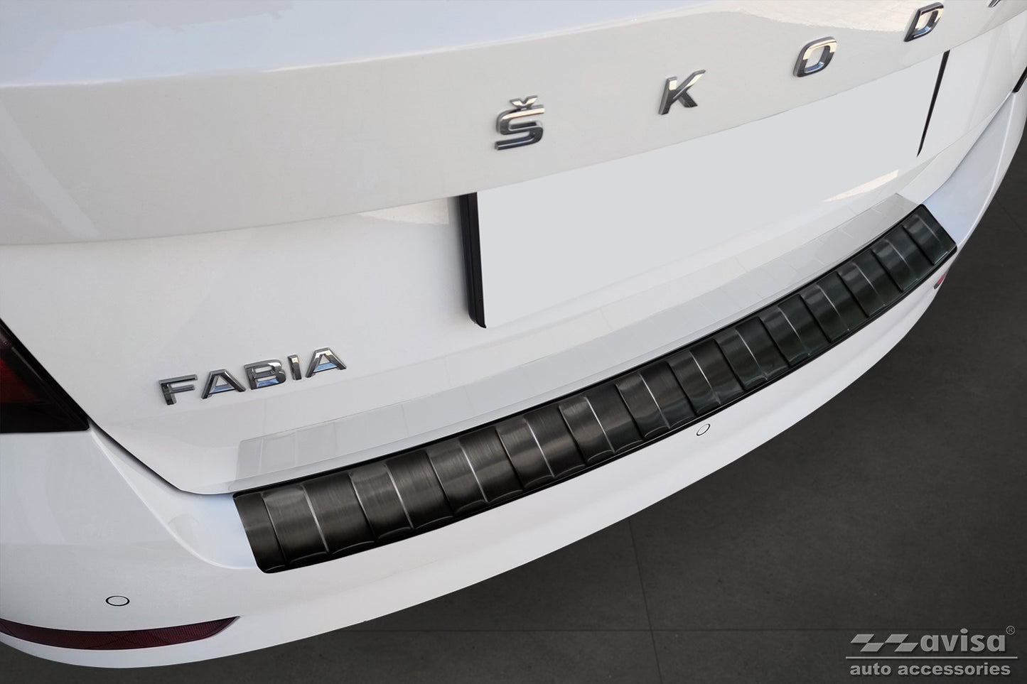 protector de parachoques trasero SKODA FABIA combi negro