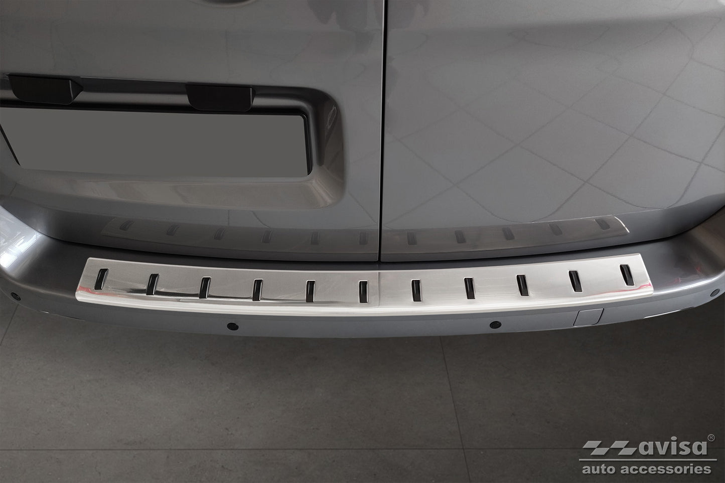 protector de parachoques trasero NEW OPEL VIVARO plata