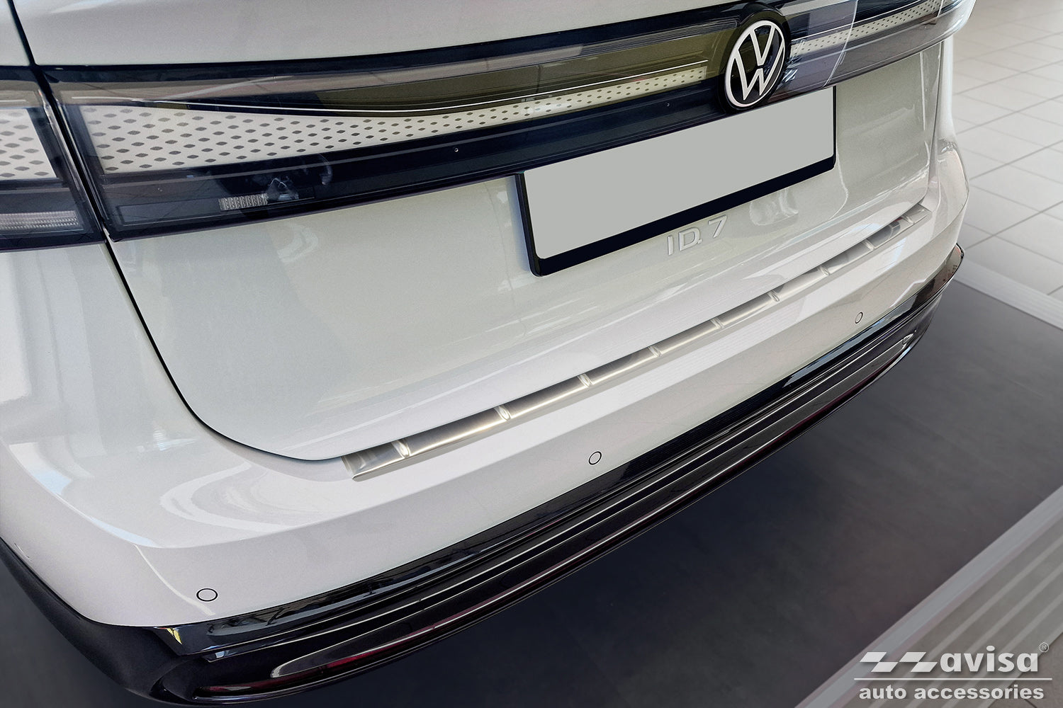 protector de parachoques trasero VW ID.7 plata satinado
