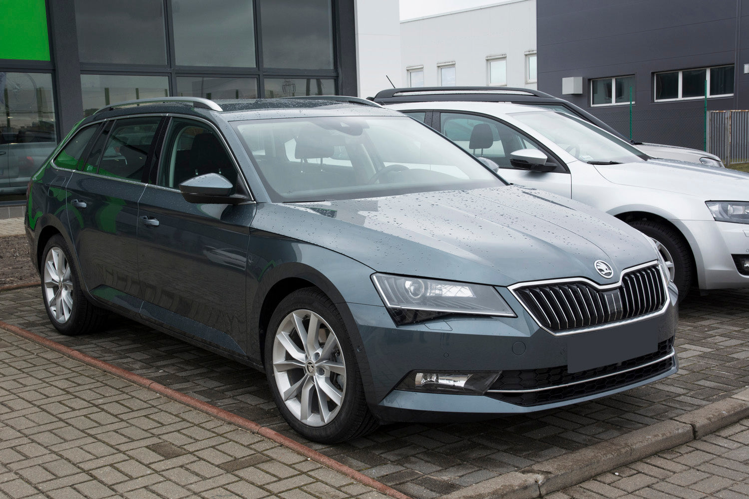 protector de parachoques trasero SKODA SUPERB combi negro