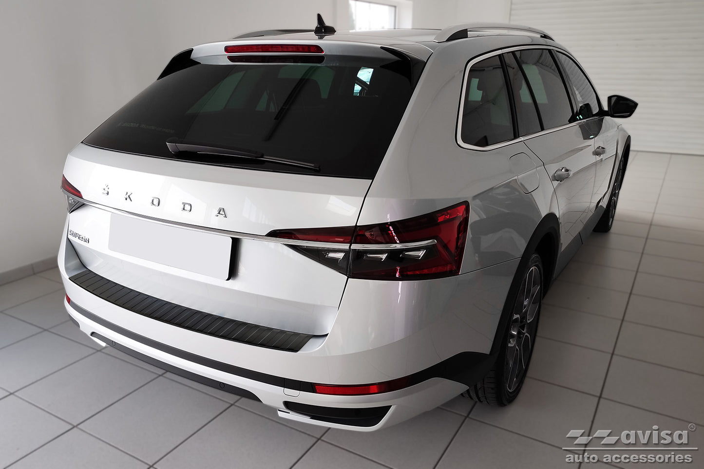 protector de parachoques trasero SKODA SUPERB combi 2015-2019+