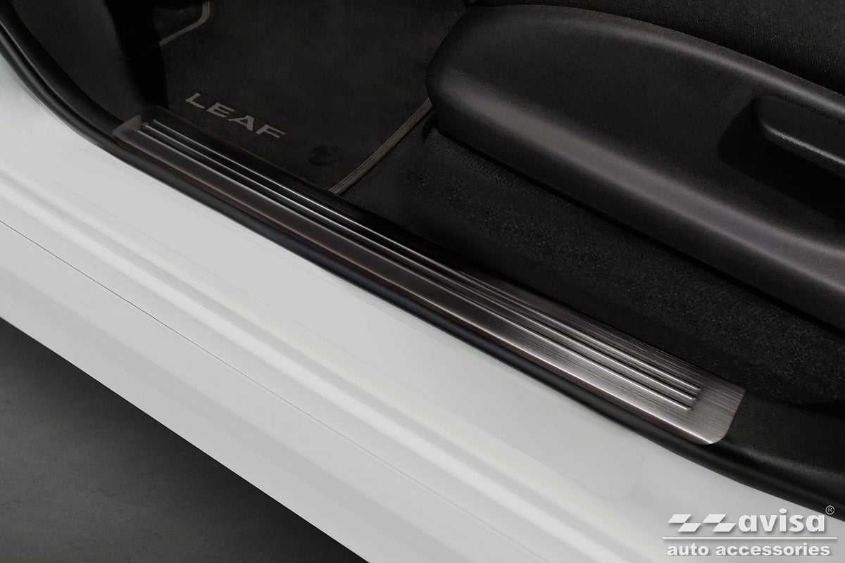 Protector umbral de puertas en relieve NISSAN LEAF negro
