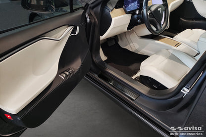 Protector umbral de puertas en relieve TESLA MODEL S liftback negro