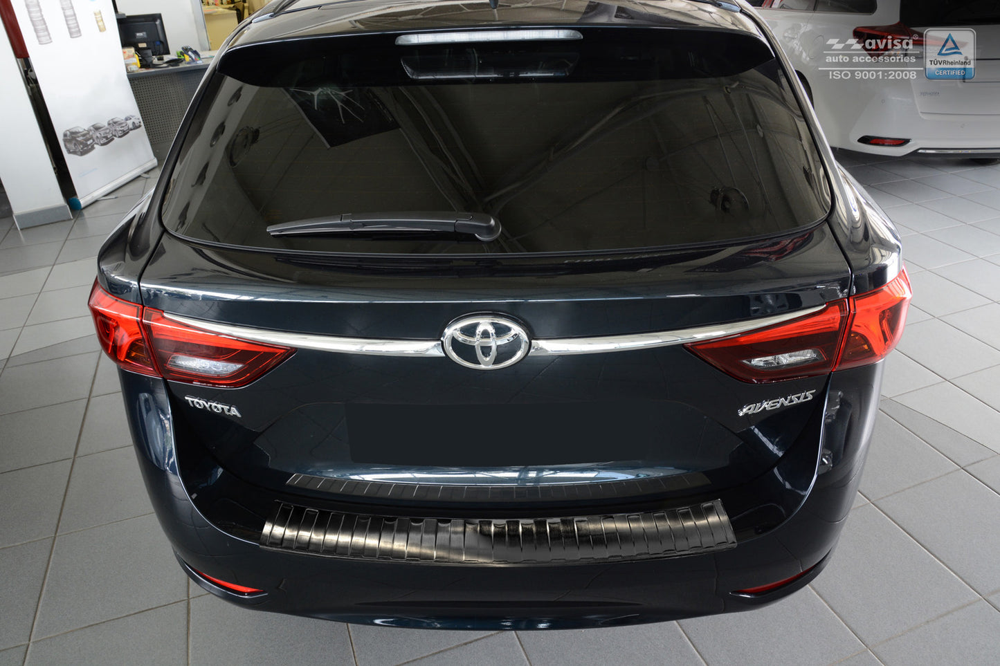 protector de parachoques trasero TOYOTA AVENSIS combi negro 2015+