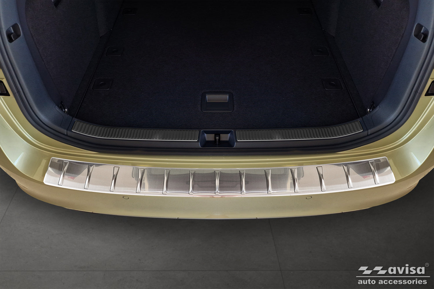 protector de parachoques trasero SKODA SUPERB COMBI plata satinado 2024+