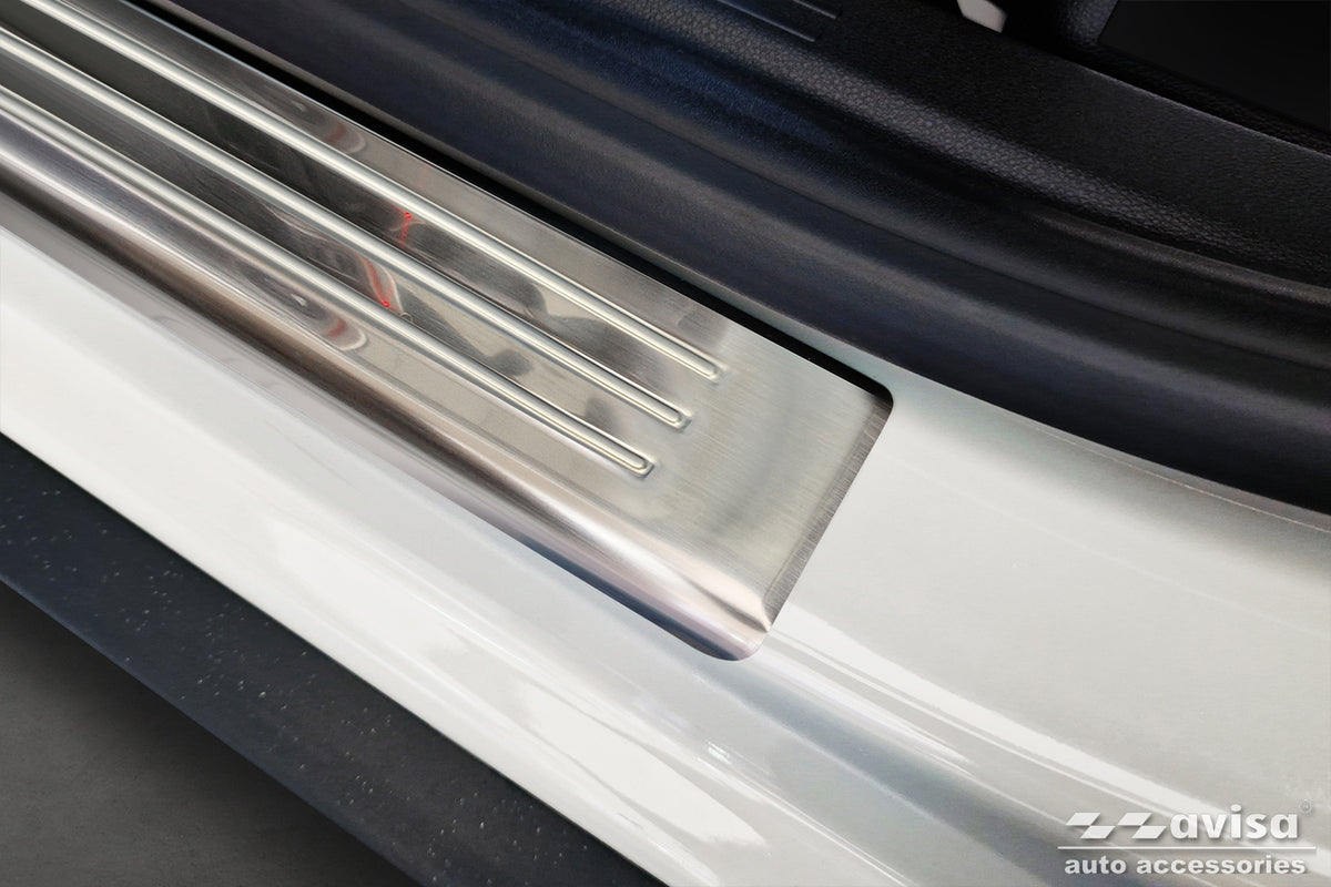 Protector umbral de puertas en relieve DACIA DUSTER plata