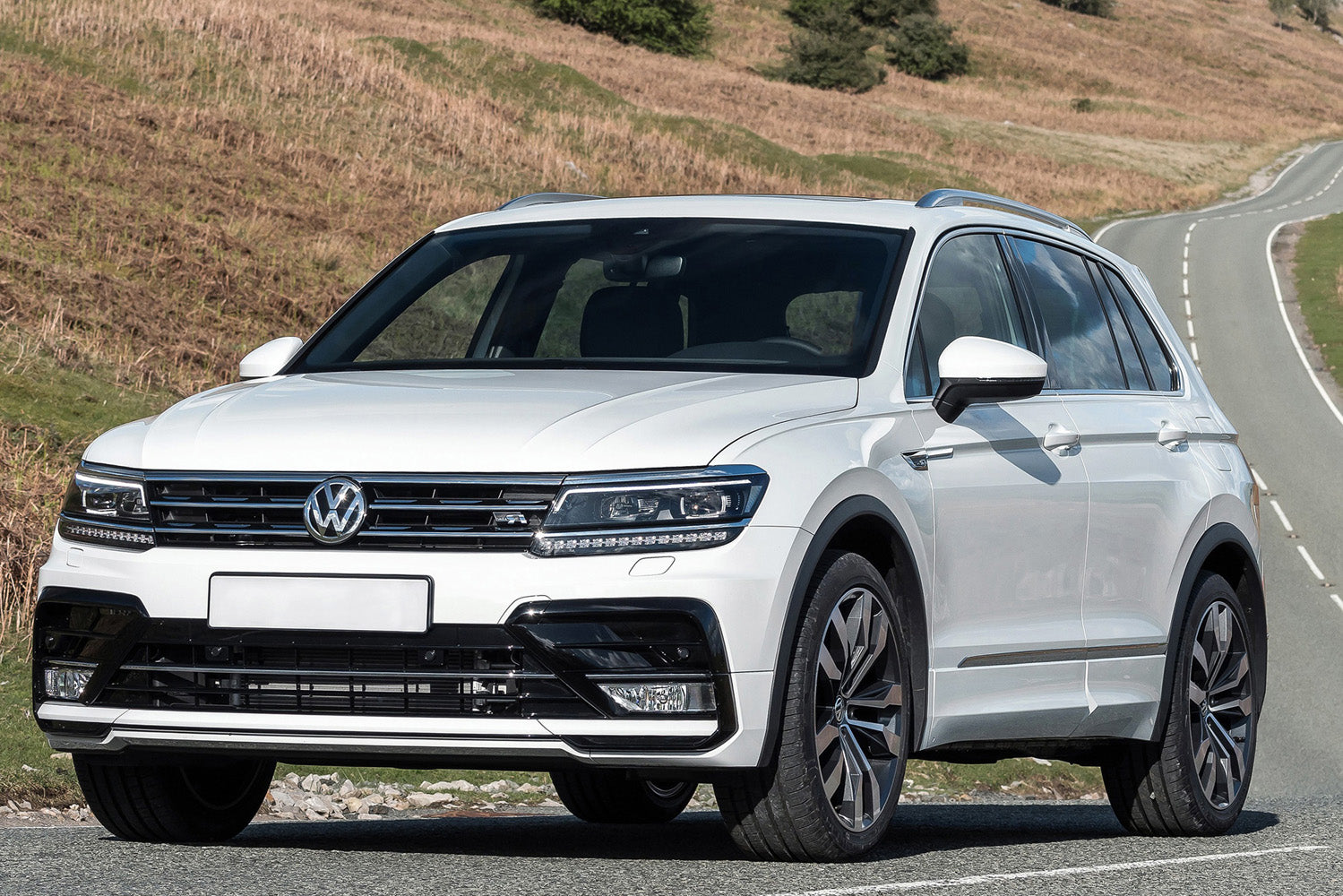 protector de parachoques trasero VW TIGUAN negro