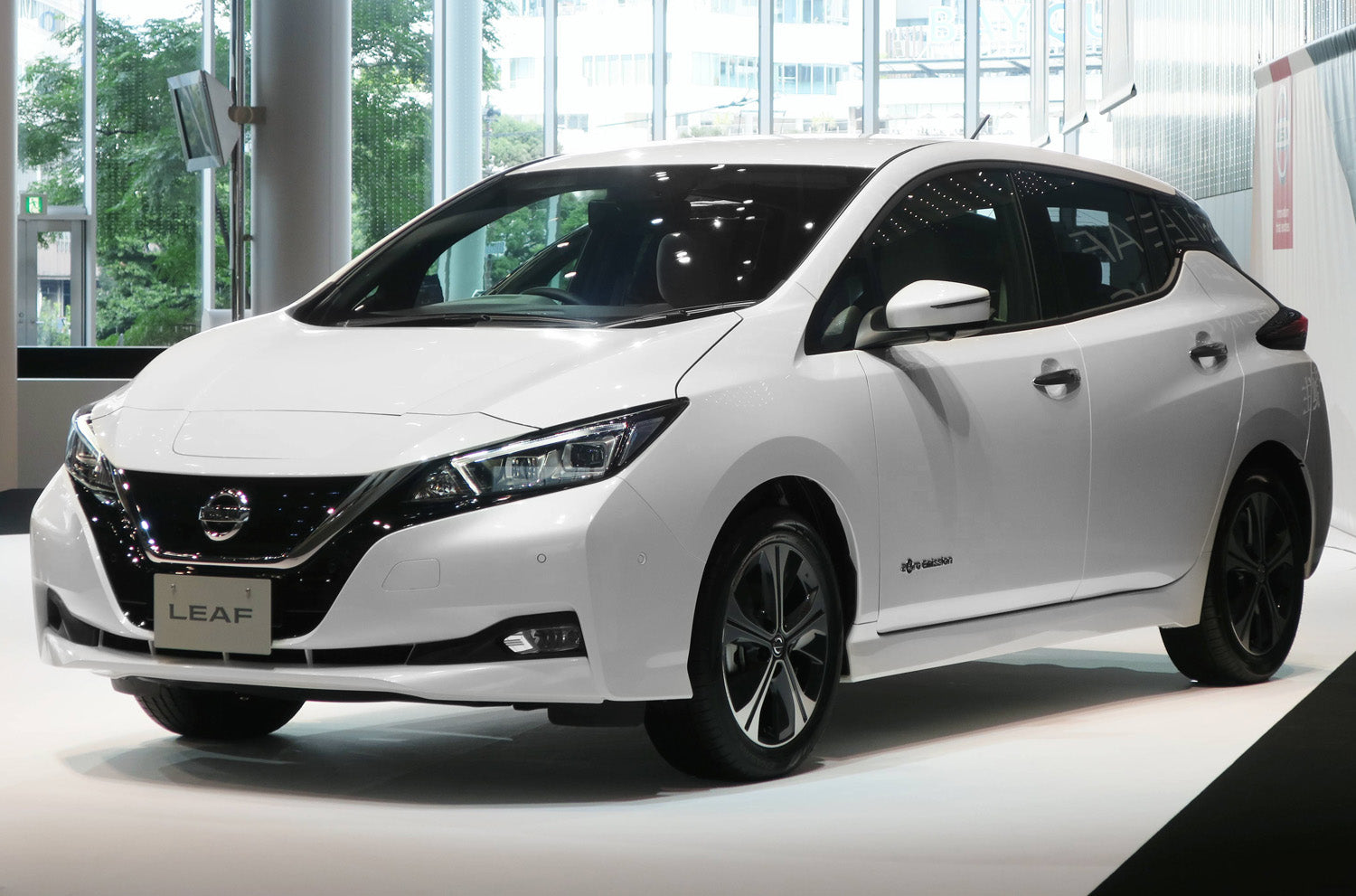 protector de parachoques trasero NISSAN LEAF negro