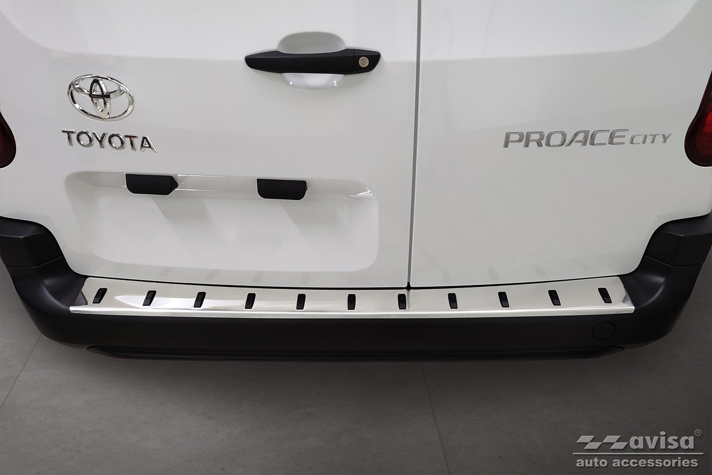 protector de parachoques trasero TOYOTA PROACE CITY plata satinado