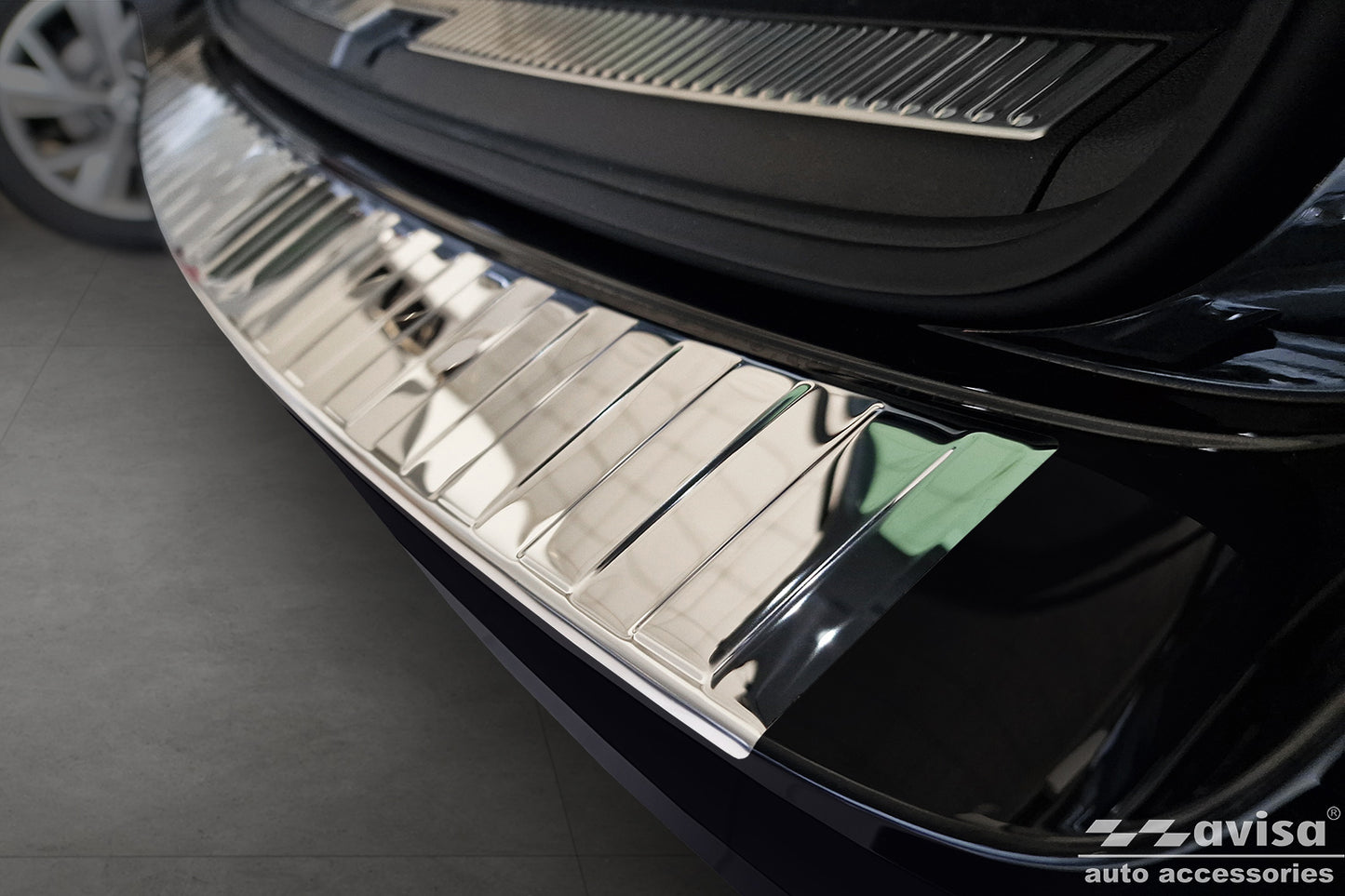 protector de parachoques trasero SKODA SUPERB combi plata espejo 2019-24