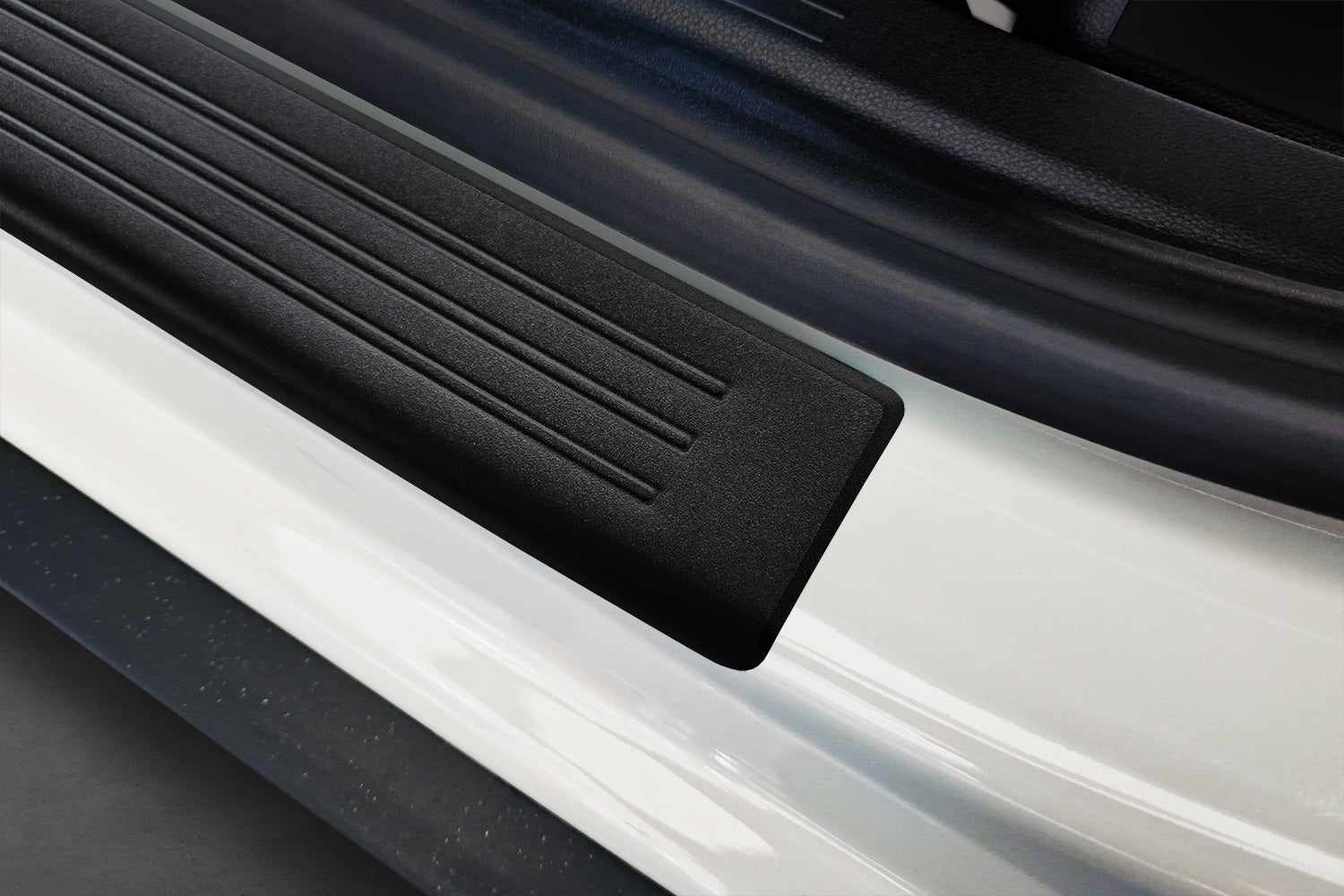 protector de parachoques trasero SUZUKI SWIFT hatchback plata