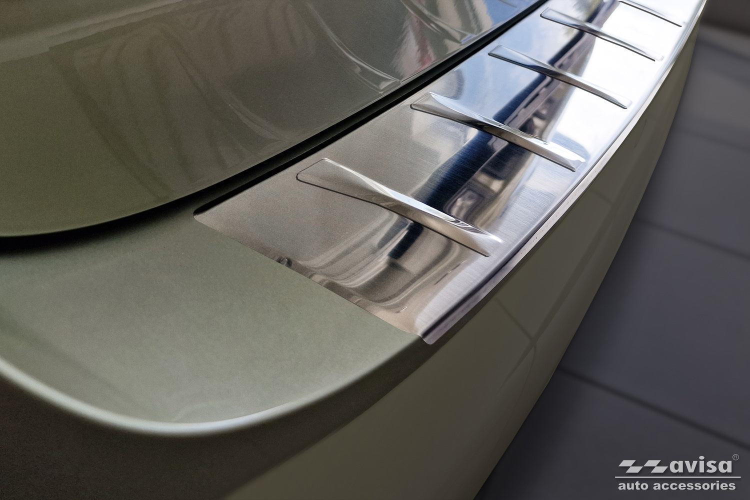 protector de parachoques trasero SKODA SUPERB COMBI plata satinado 2024+