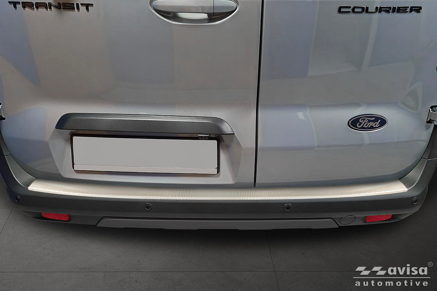 protector de parachoques trasero FORD TOURNEO COURER plata satinado 2023+