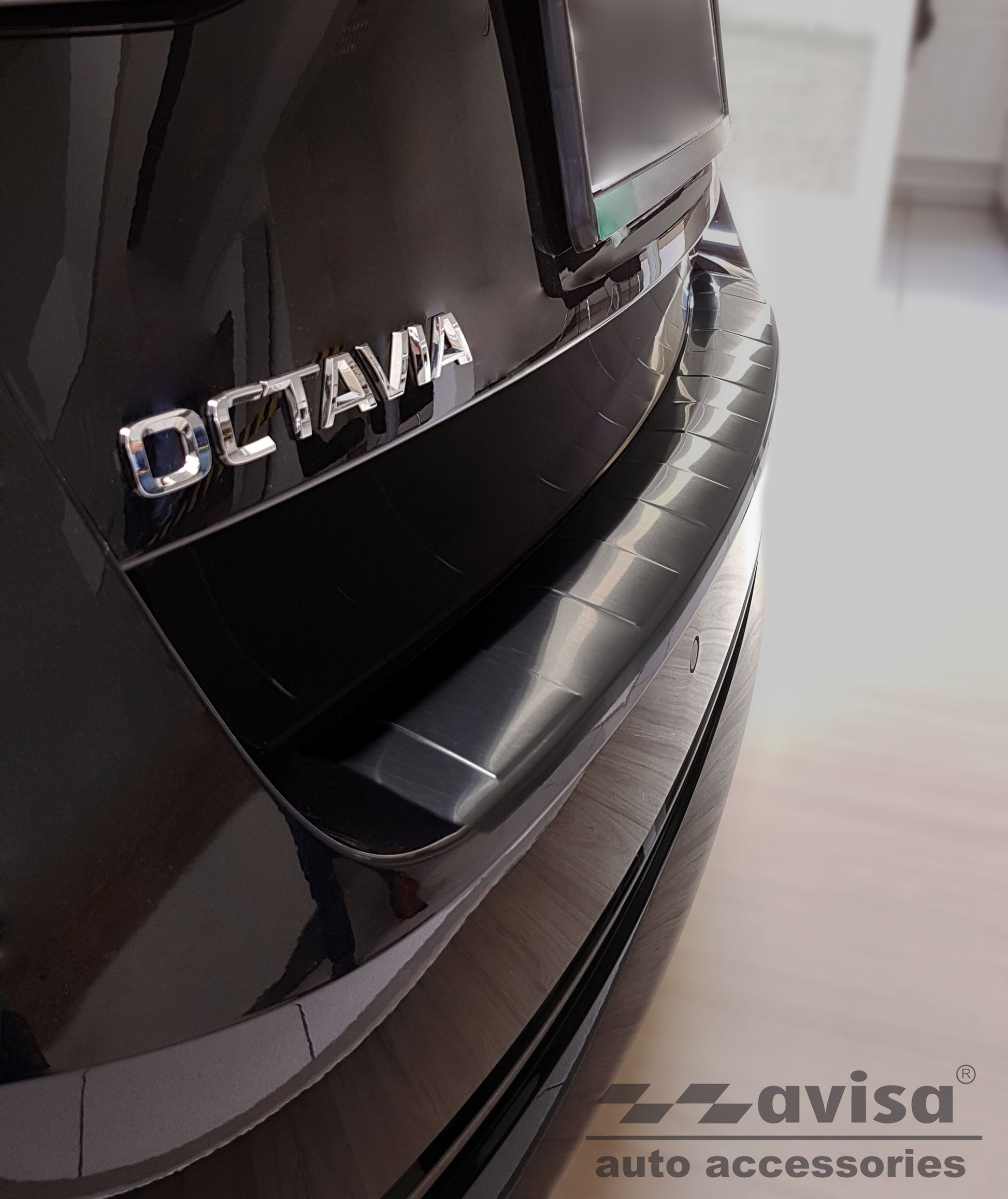 protector de parachoques trasero SKODA OCTAVIA combi negro 2020+