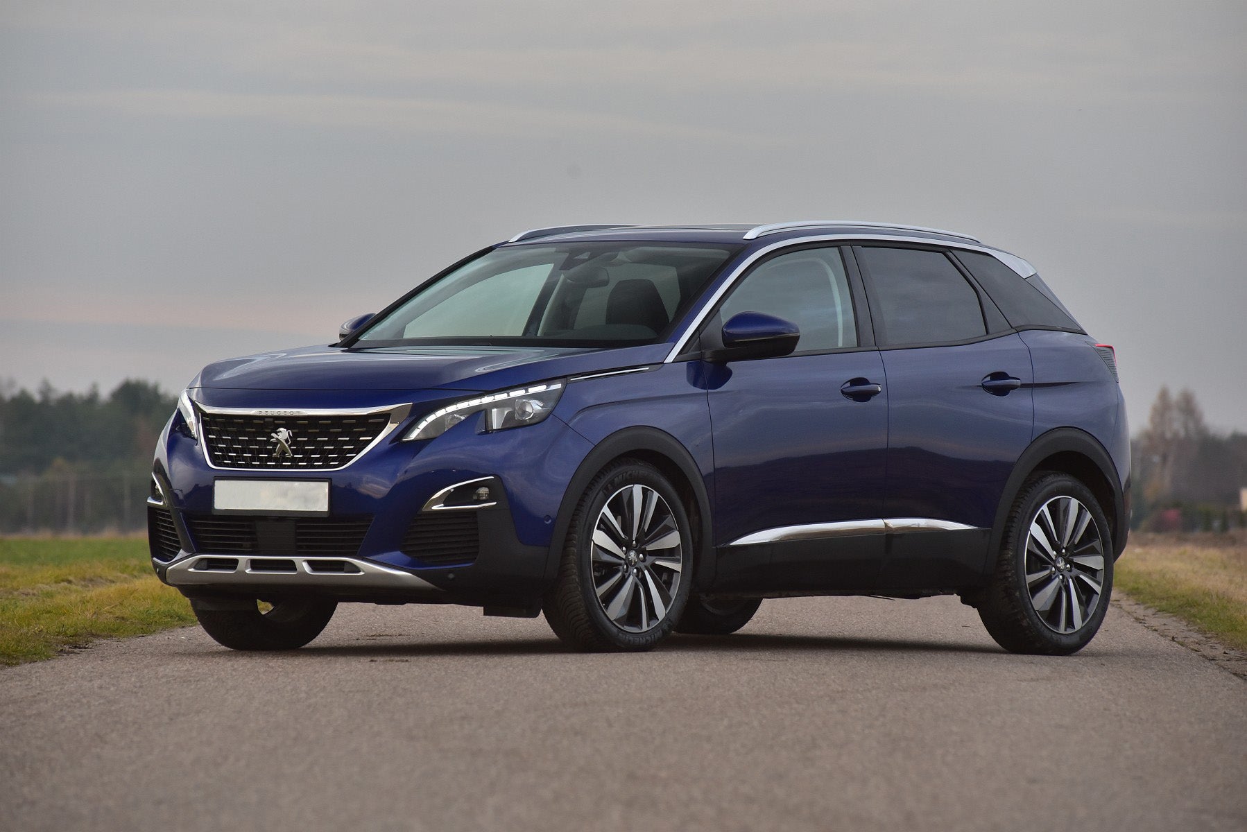 protector de parachoques trasero PEUGEOT 3008 crossover negro