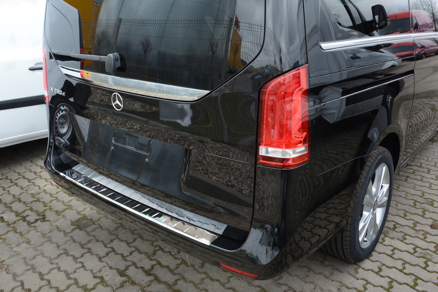 protector de parachoques trasero MERCEDES CLASE V W447 plata espejo 2014-2024+