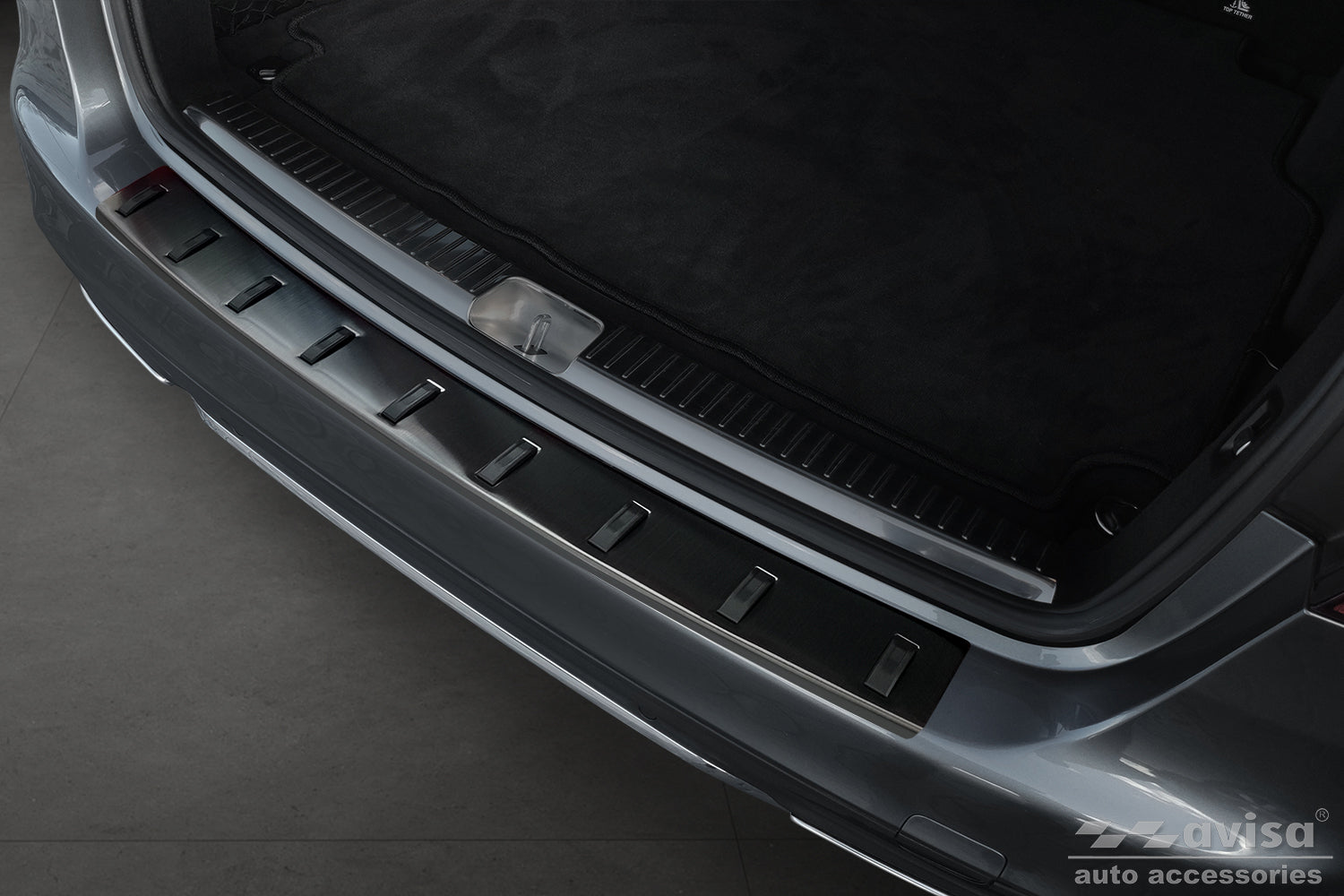 protector de parachoques trasero MERCEDES CLASE C negro 2014-18+