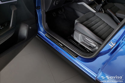 Protector umbral de puertas ''EXCLUSIVE edition'' 3d emblem 4 piezas)SEAT ARONA XCELLENCE negro espejo