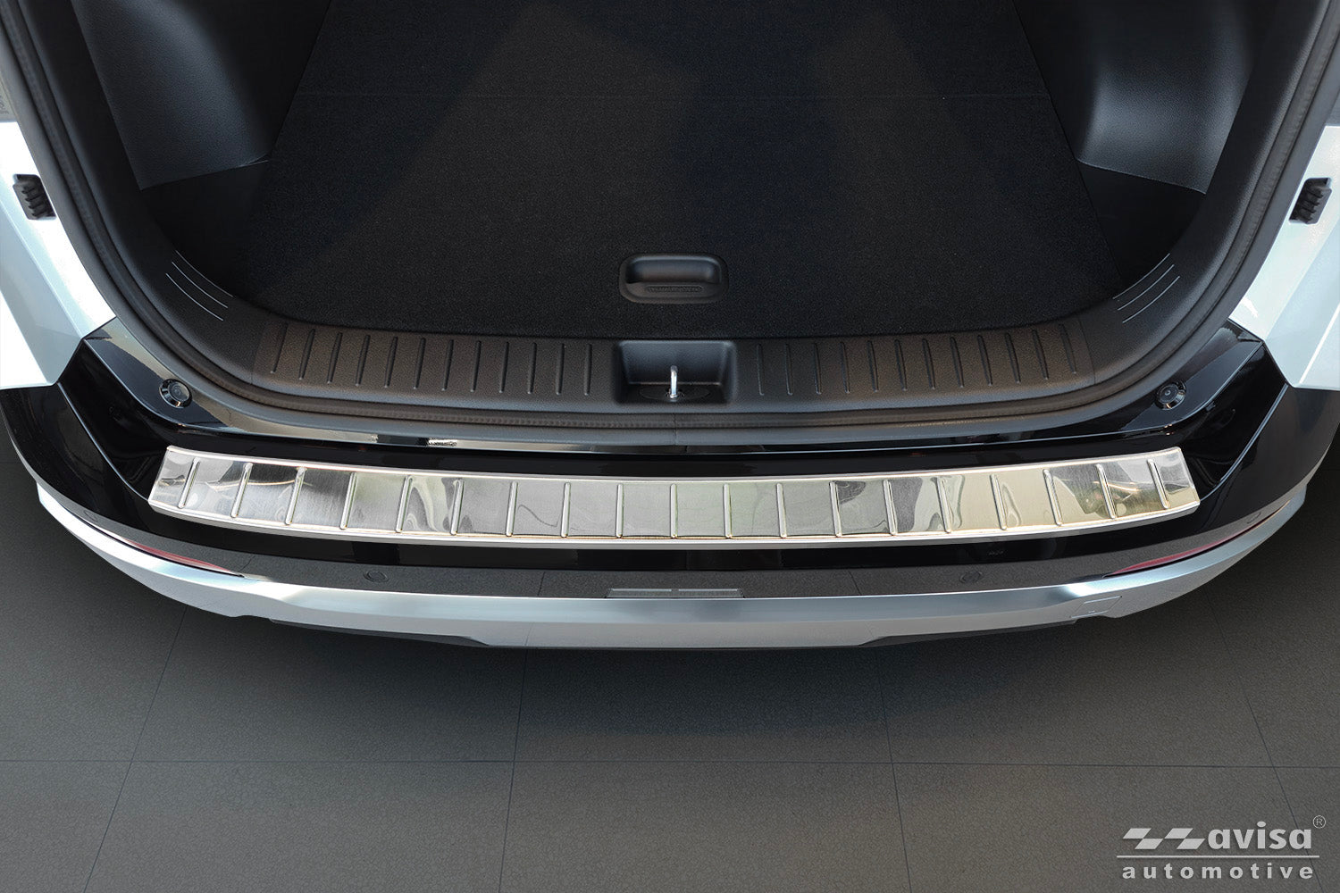 protector de parachoques trasero KIA SPORTAGE plata satinado 2025+