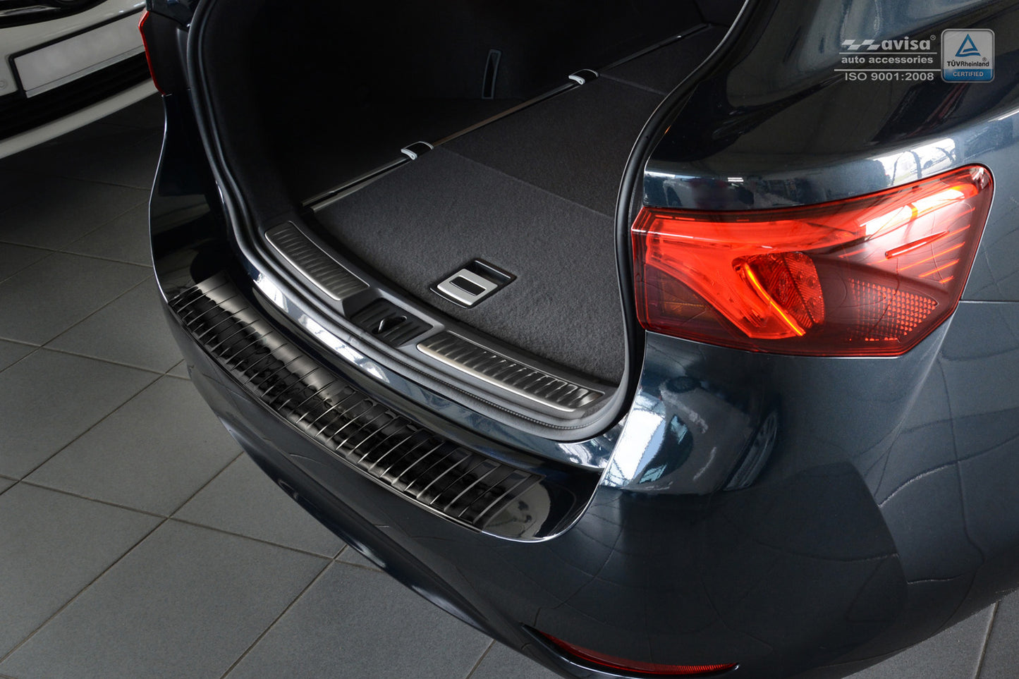 protector de parachoques trasero TOYOTA AVENSIS combi negro 2015+