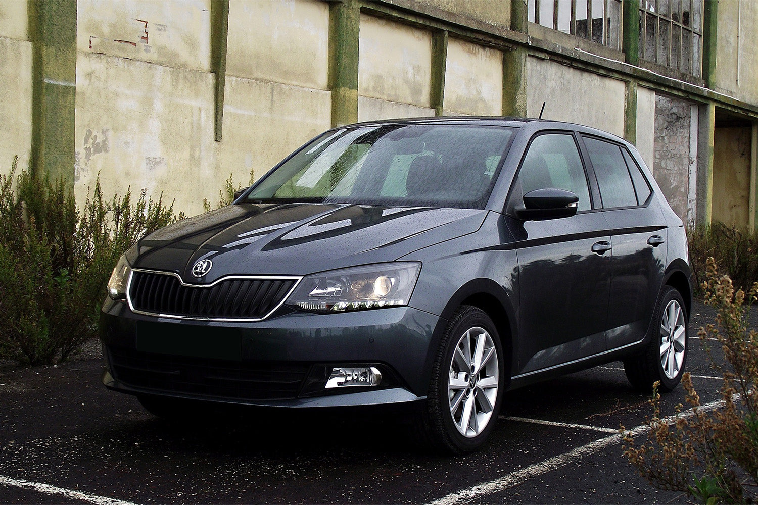 protector de parachoques trasero SKODA FABIA combi negro 2014-18
