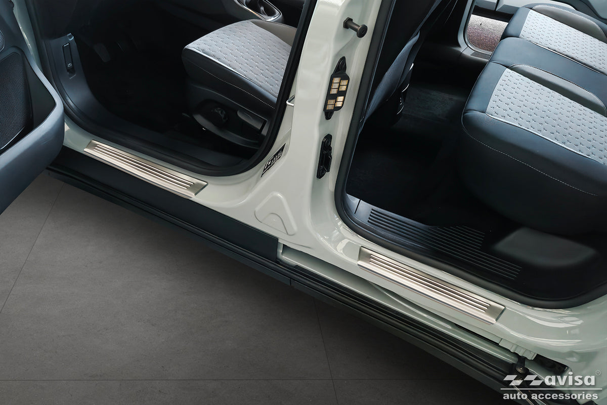 Protector umbral de puertas en relieve FORD TURNEO COURER plata satinado