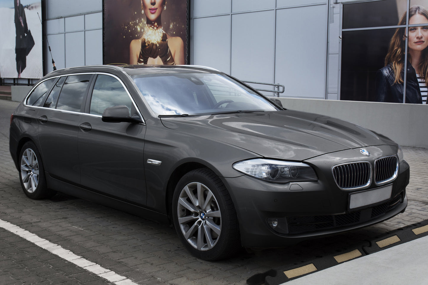 protector de parachoques trasero BMW 5 F11 touring espejo acero, rojo&negro fibra de carbono