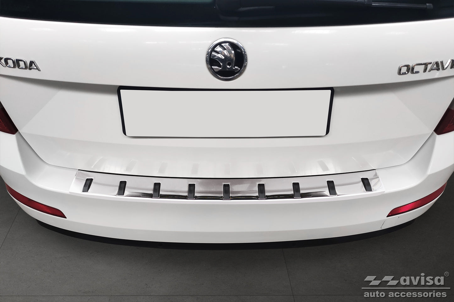 protector de parachoques trasero SKODA OCTAVIA combi plata