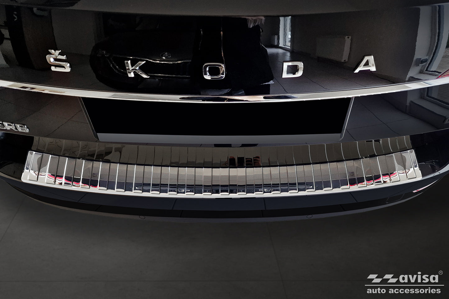 protector de parachoques trasero SKODA SUPERB combi plata espejo 2019-24