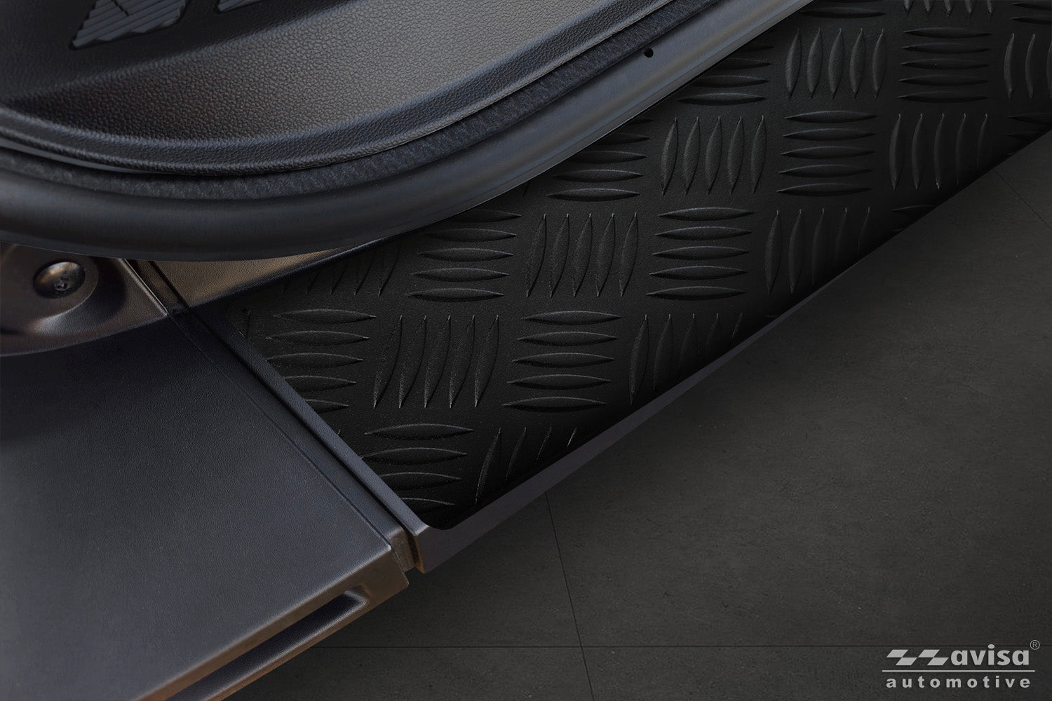 protector de parachoques trasero RENAULT MASTER 2024+