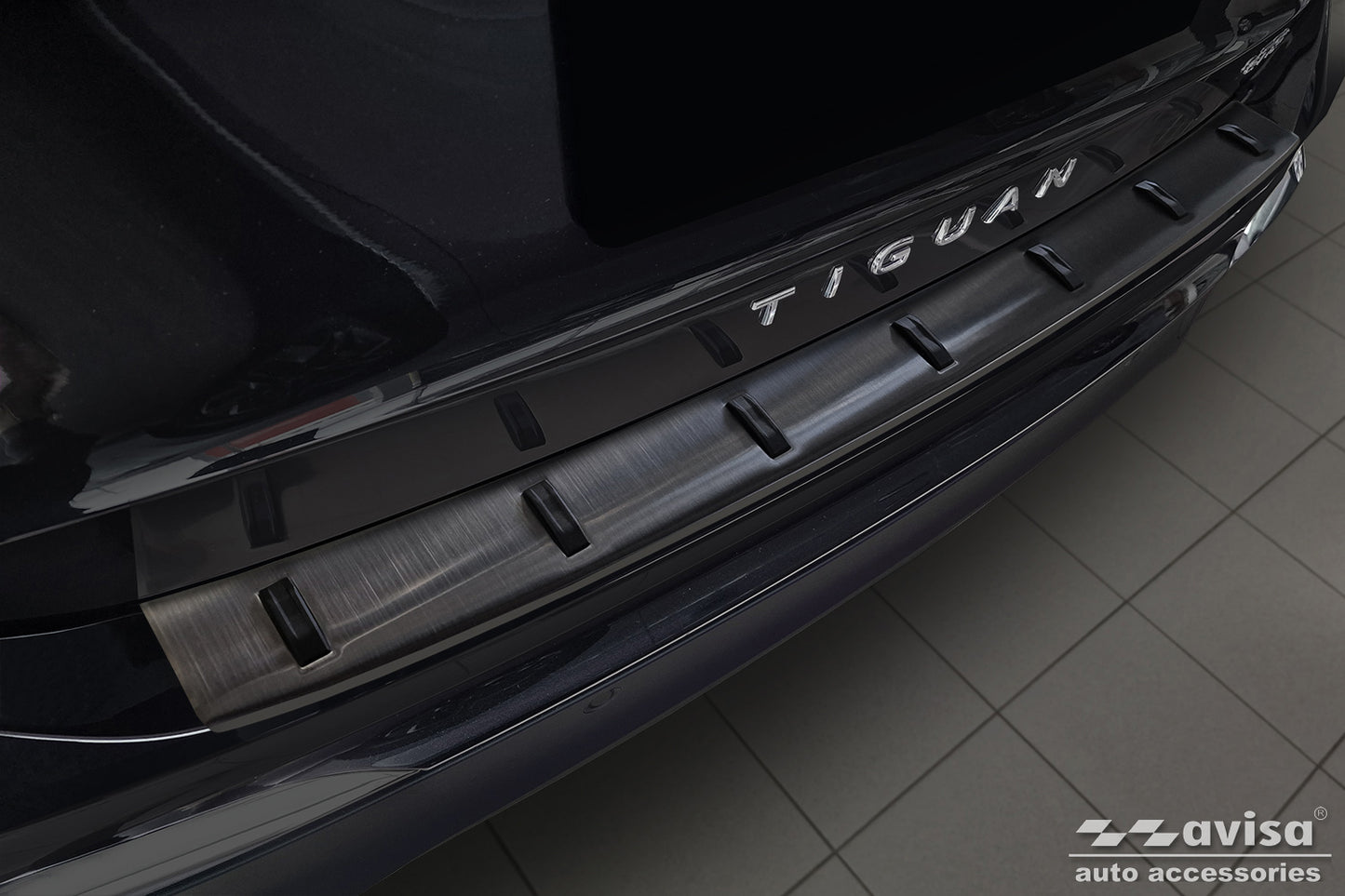 protector de parachoques trasero VW TIGUAN negro 2024+