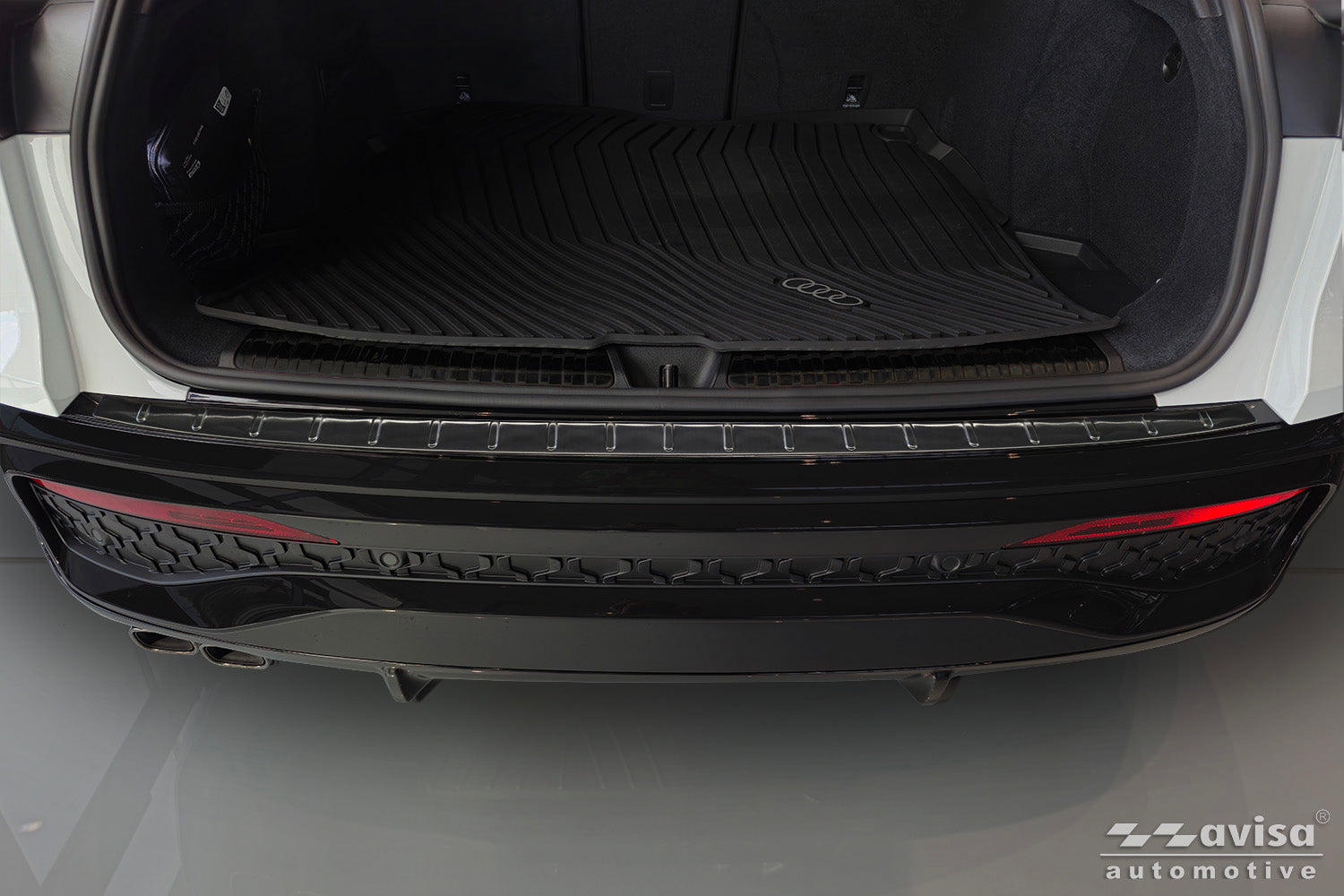 protector de parachoques trasero AUDI Q5 negro 2024+