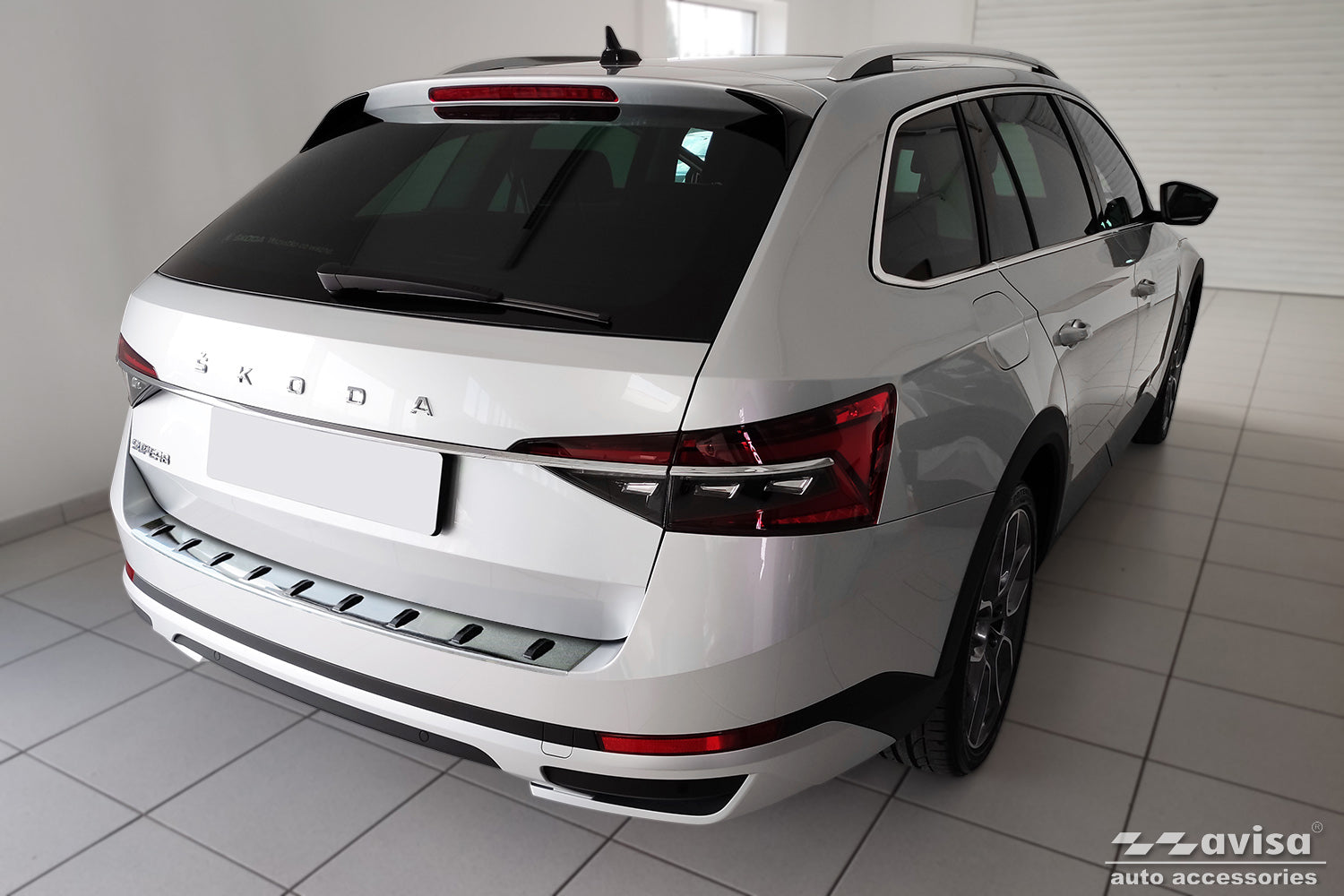 protector de parachoques trasero SKODA SUPERB combi plata satinado
