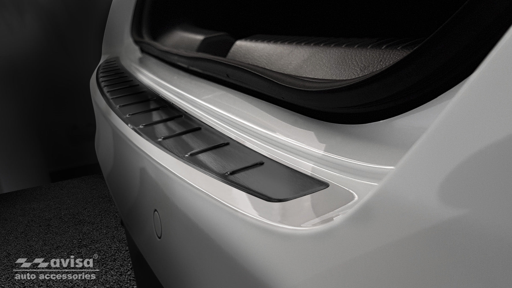 protector de parachoques trasero MERCEDES CLA negro 2019+