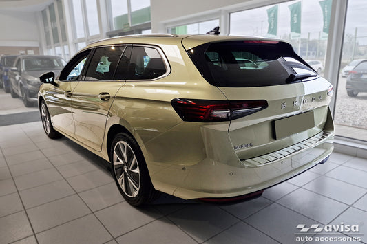 protector de parachoques trasero SKODA SUPERB COMBI plata satinado 2024+