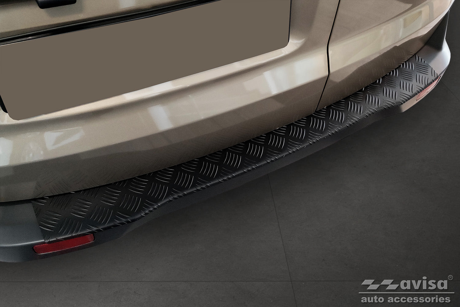 protector de parachoques trasero FORD TRANSIT COURER 2014-24