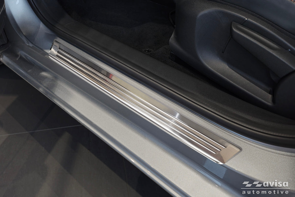 Protector umbral de puertas en relieve HYUNDAI KONA plata satinado