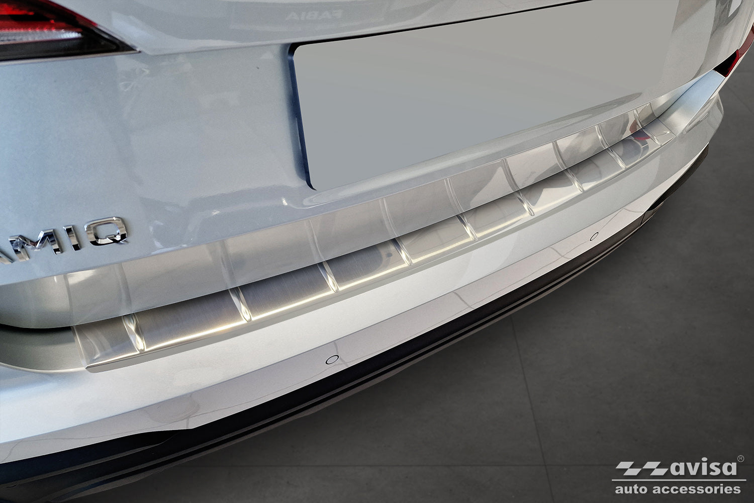 protector de parachoques trasero SKODA KAMIQ crossover plata satinado