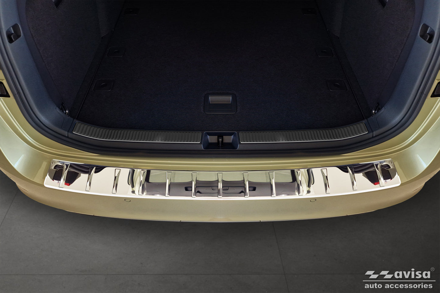 protector de parachoques trasero SKODA SUPERB COMBI plata espejo
