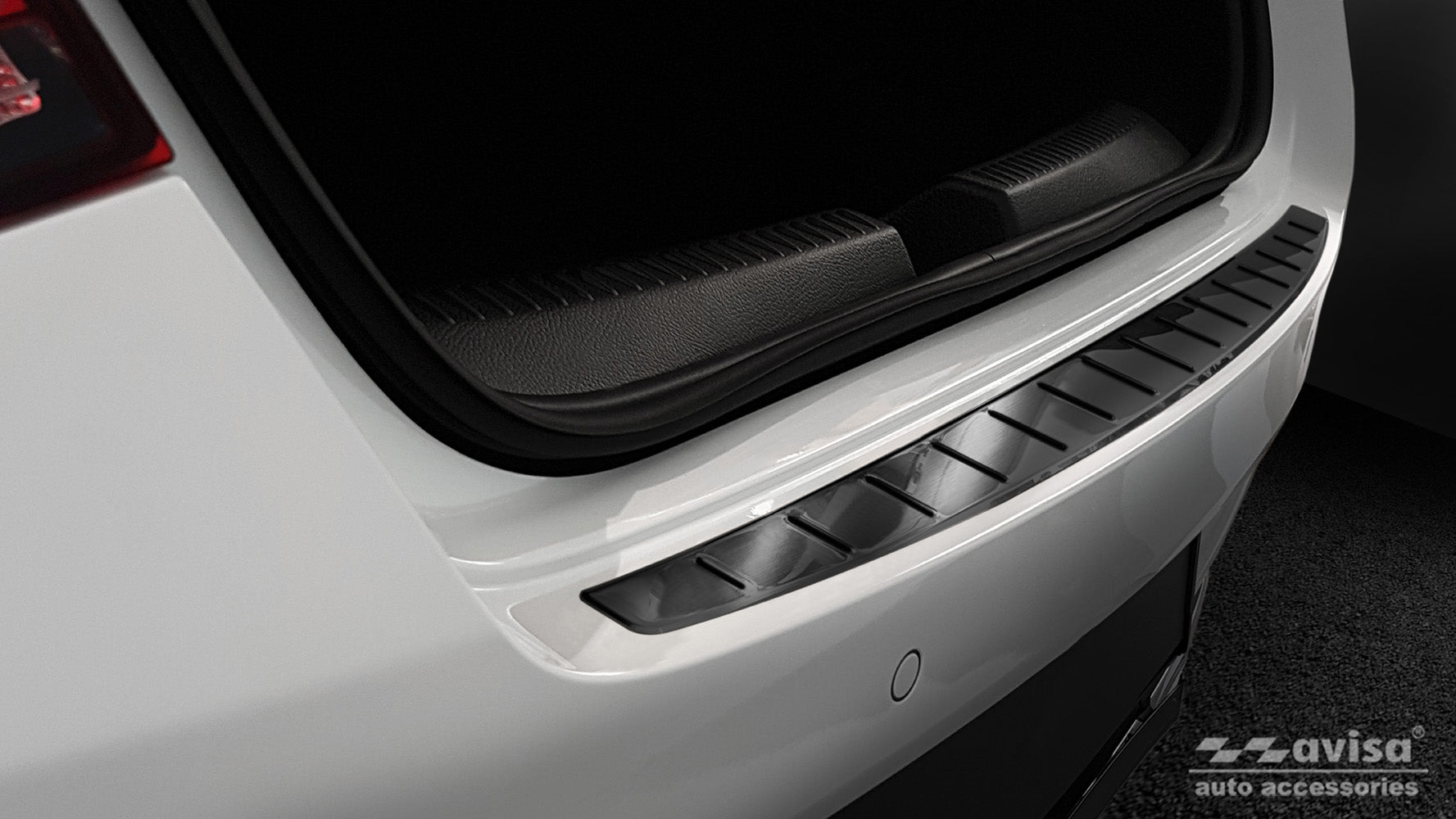 protector de parachoques trasero MERCEDES CLA negro 2019+