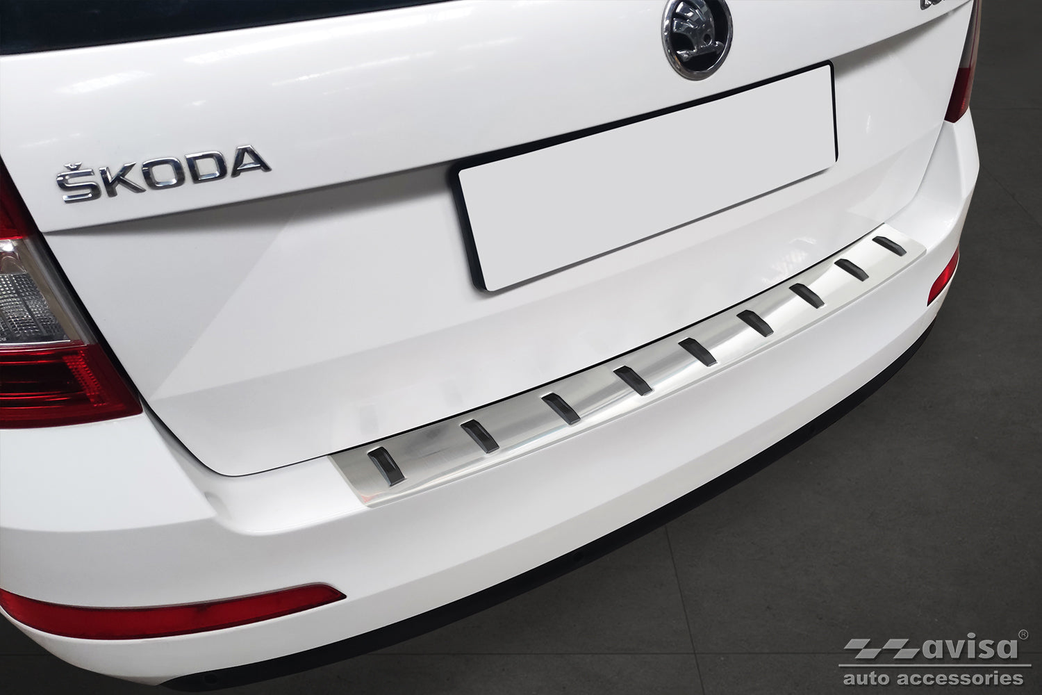 protector de parachoques trasero SKODA OCTAVIA combi plata